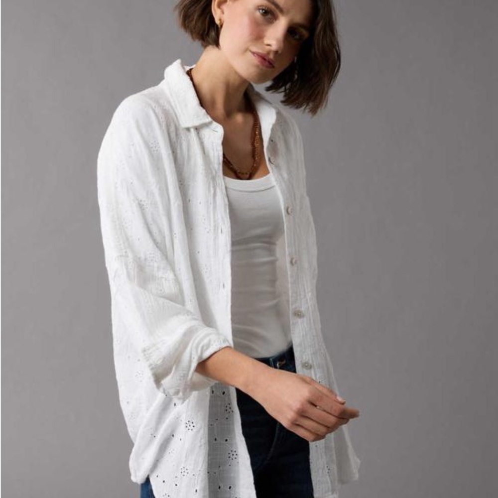 White Aerie Eyelet Oversized Women’s Button-Up Top